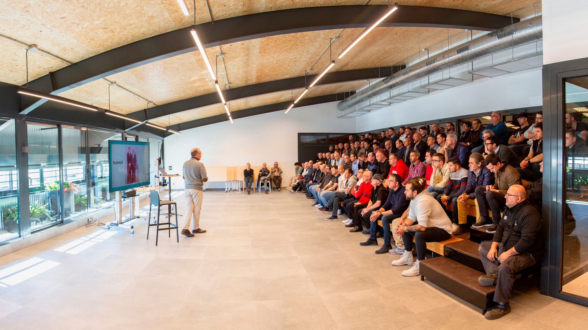 Foto de la nueva sala auditorio en las instalaciones de Ingro Maquinaria