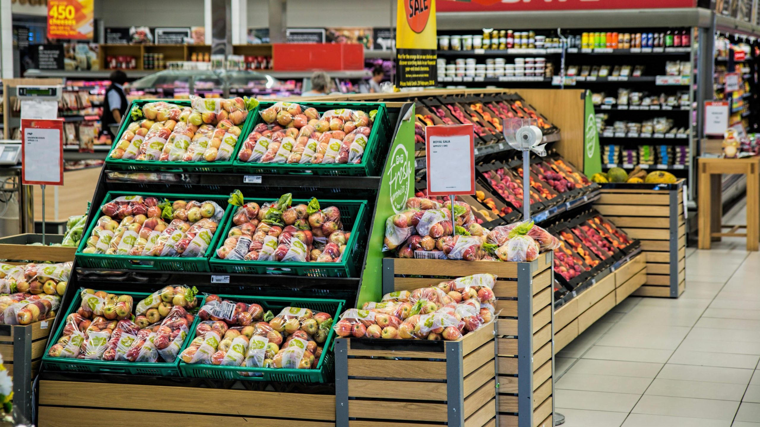 Foto de frutas y verduras en el supermercado